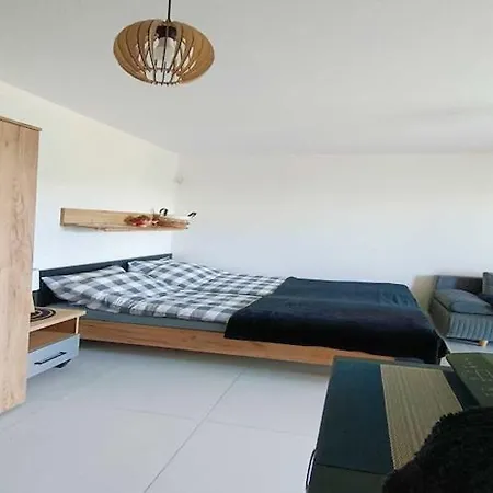 For 4 People, 公寓